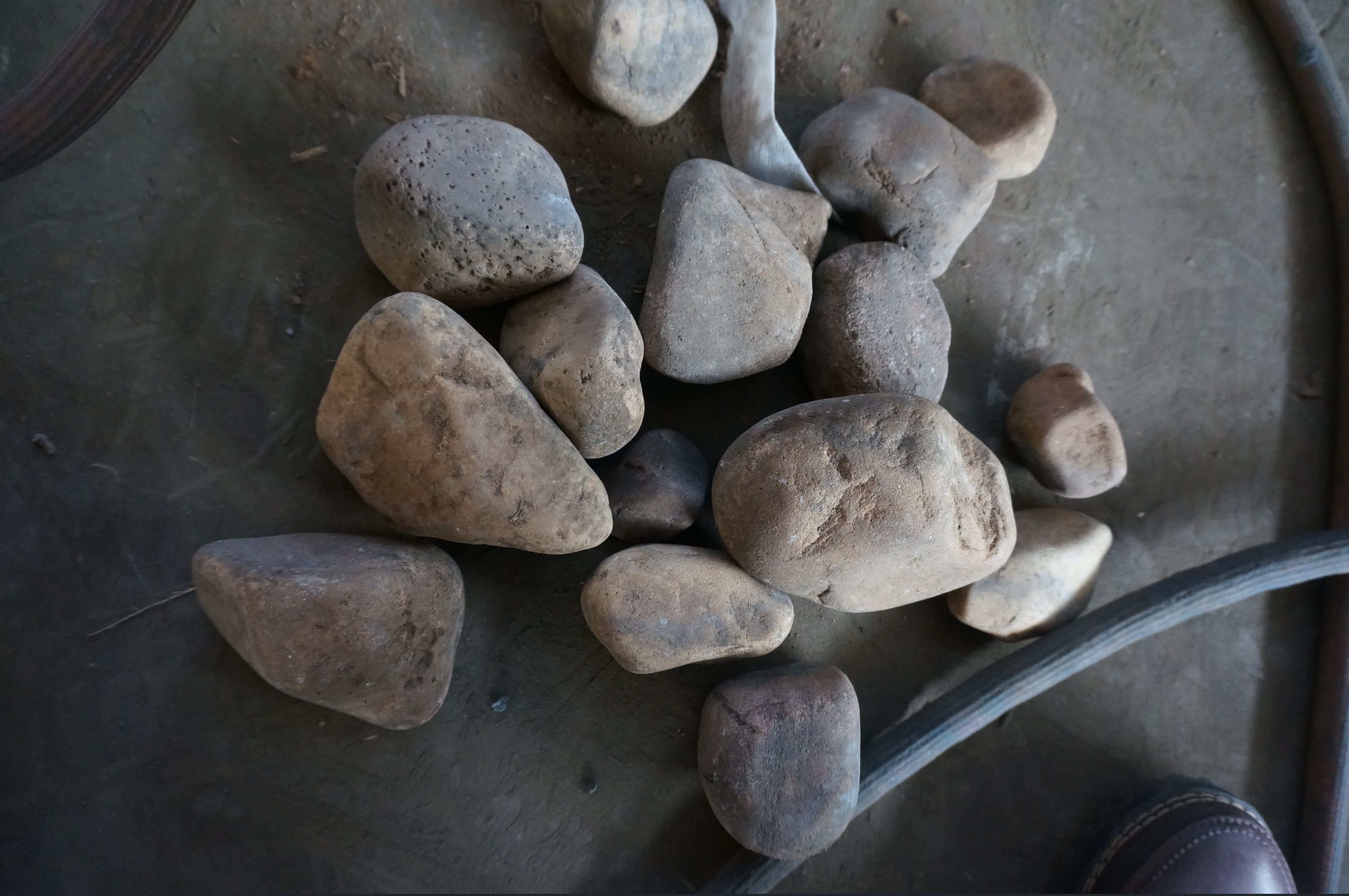 鵝卵石對輥制砂機視頻