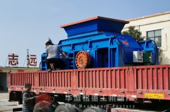 兩臺(tái)1510大型液壓對輥破碎機(jī)一起發(fā)往安徽宣城